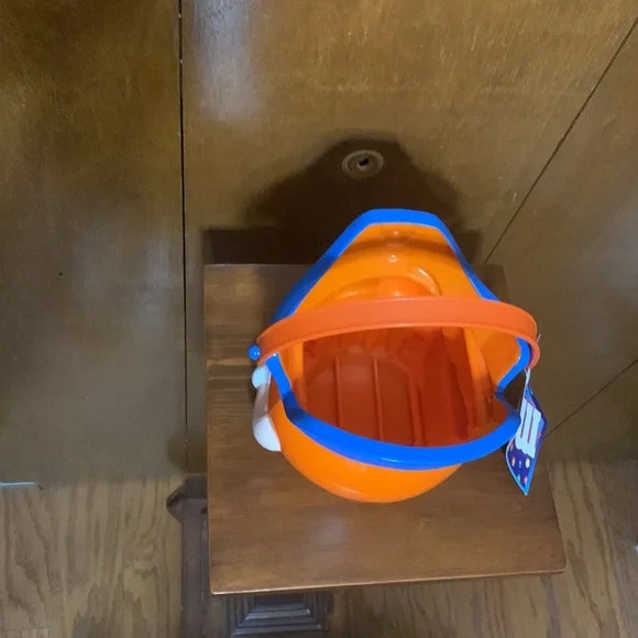 Mars~M&M Pirate Halloween Candy Bucket (1999) - Picture 5 of 9